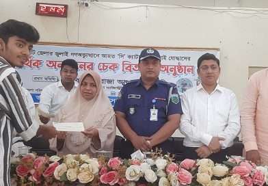 আহত জুলাই যোদ্ধাদের ৭৯ লাখ টাকার চেক বিতরণ 