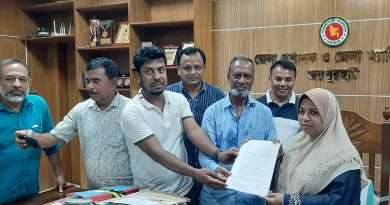 জয়পুরহাটে এলজিইডির নির্বাহী প্রকৌশলীর অপসারণ দাবিতে স্মারকলিপি প্রদান