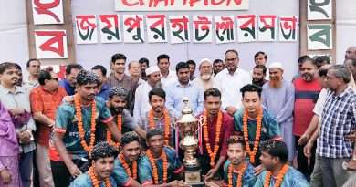 জয়পুরহাটে জেলা প্রশাসক ফুটবল টুর্নামেন্টের বিজয়ী দলকে সংবর্ধনা