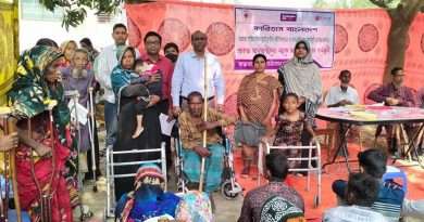 পত্নীতলায় কারিতাসের আর্থিক সহায়তা ও সহায়ক ডিভাইস প্রদান