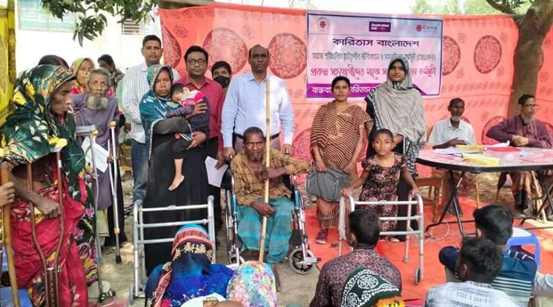 পত্নীতলায় কারিতাসের আর্থিক সহায়তা ও সহায়ক ডিভাইস প্রদান