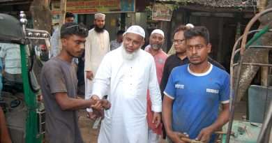 বগুড়া মাটিডালী বিমান মোড়ে দাঁড়িপাল্লায় ভোট চাইলেন জামায়াত প্রার্থী সোহেল