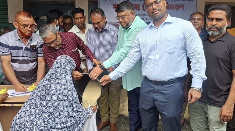 জয়পুরহাটে ৪৬২৫ পরিবারের মাঝে ভিজিএফের চাল বিতরণ