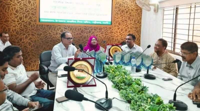 পত্নীতলায় জাতীয় শিক্ষা সপ্তাহ উপলক্ষে পুরস্কার বিতরণ