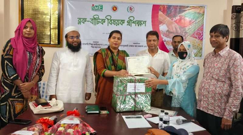 ৫দিন ব্যাপী ব্লক বাটিক প্রশিক্ষণের সমাপনী ও পুরস্কার বিতরন